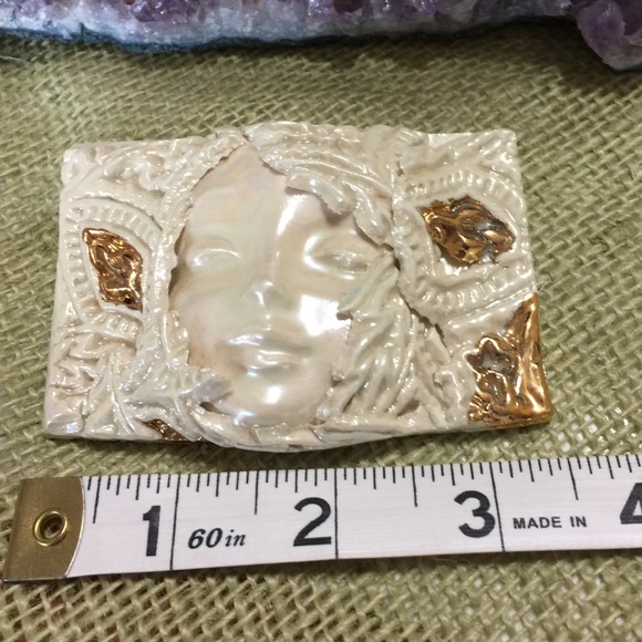 VTG porcelain Face Brooch dramatic Statement piece - Picture 7 of 8